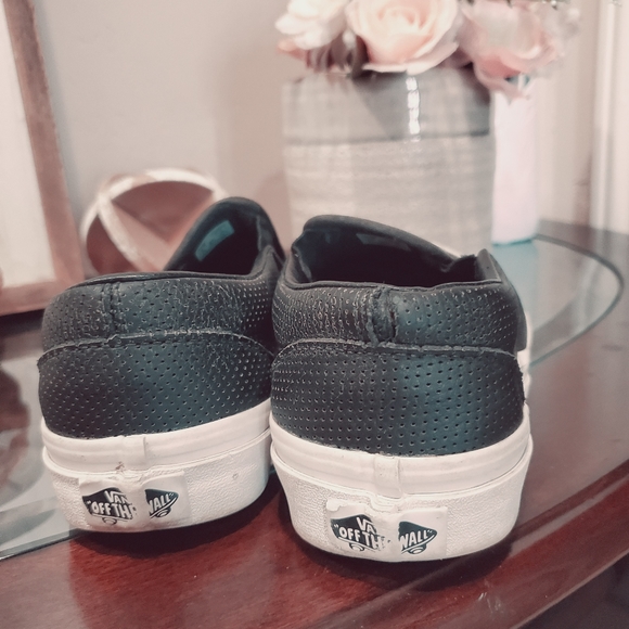 Vans - Picture 4 of 6